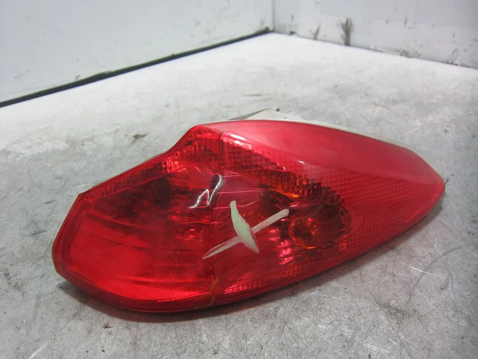 Foto de PILOTO TRASERO DERECHO PIAGGIO (VESPA) X 7 124 cm3 - 11 kW (15 CV / 11 KW) referencia 338850-D