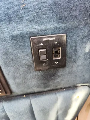 Foto de MANDO ELEVALUNAS DELANTERO IZQUIERDO CHEVROLET ASTRO VAN 4.3 V6 CAT (189 CV / 139 KW)