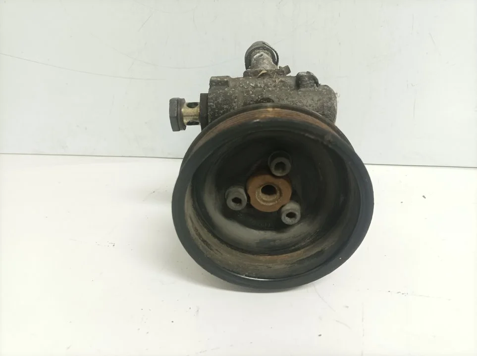 Foto de BOMBA DIRECCION VOLKSWAGEN GOLF IV BERLINA (1J1)(10.1997) referencia 030145269A