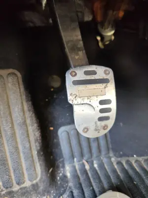 Foto de PEDAL EMBRAGUE RENAULT MEGANE II BERLINA 5P 1.5 dCi Diesel (106 CV / 78 KW)