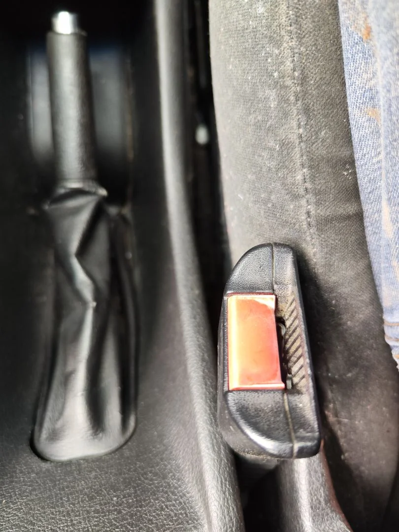 Foto de ENGANCHE CINTURON DELANTERO DERECHO OPEL ZAFIRA A 2.0 DTI (101 CV / 74 KW)