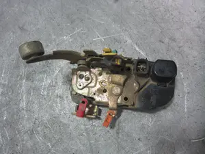 Foto de CERRADURA PUERTA DELANTERA IZQUIERDA JEEP CHEROKEE (KJ) 2.5 CRD CAT (143 CV / 105 KW) referencia 55360956AD