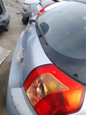 Foto de GUARNECIDO PORTON TRASERO TOYOTA COROLLA (E12) 1.4 16V CAT (97 CV / 71 KW)