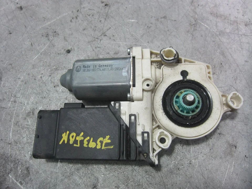 Foto de MOTOR ELEVALUNAS DELANTERO DERECHO SEAT LEON (1M1) 1.9 TDI (101 CV / 74 KW) referencia 1C1959802A