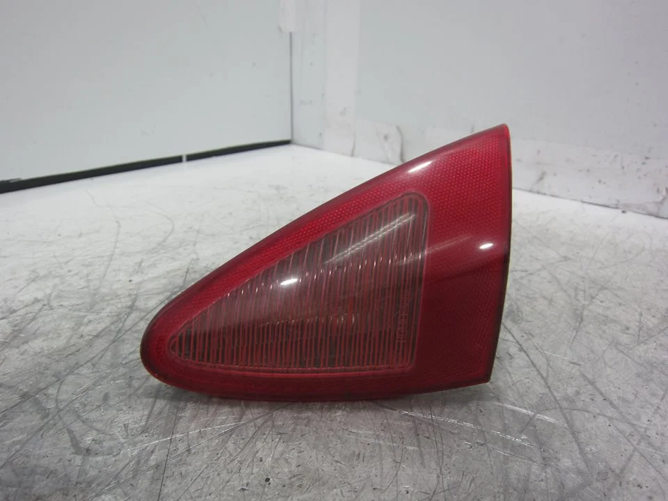 Foto de PILOTO TRASERO DERECHO INTERIOR ALFA ROMEO 147 (190) referencia 46747825