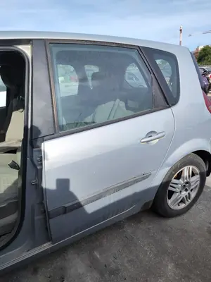 Foto de PUERTA TRASERA IZQUIERDA RENAULT SCENIC II (JM) 1.6 16V (113 CV / 83 KW) referencia 7751475408 foto 4