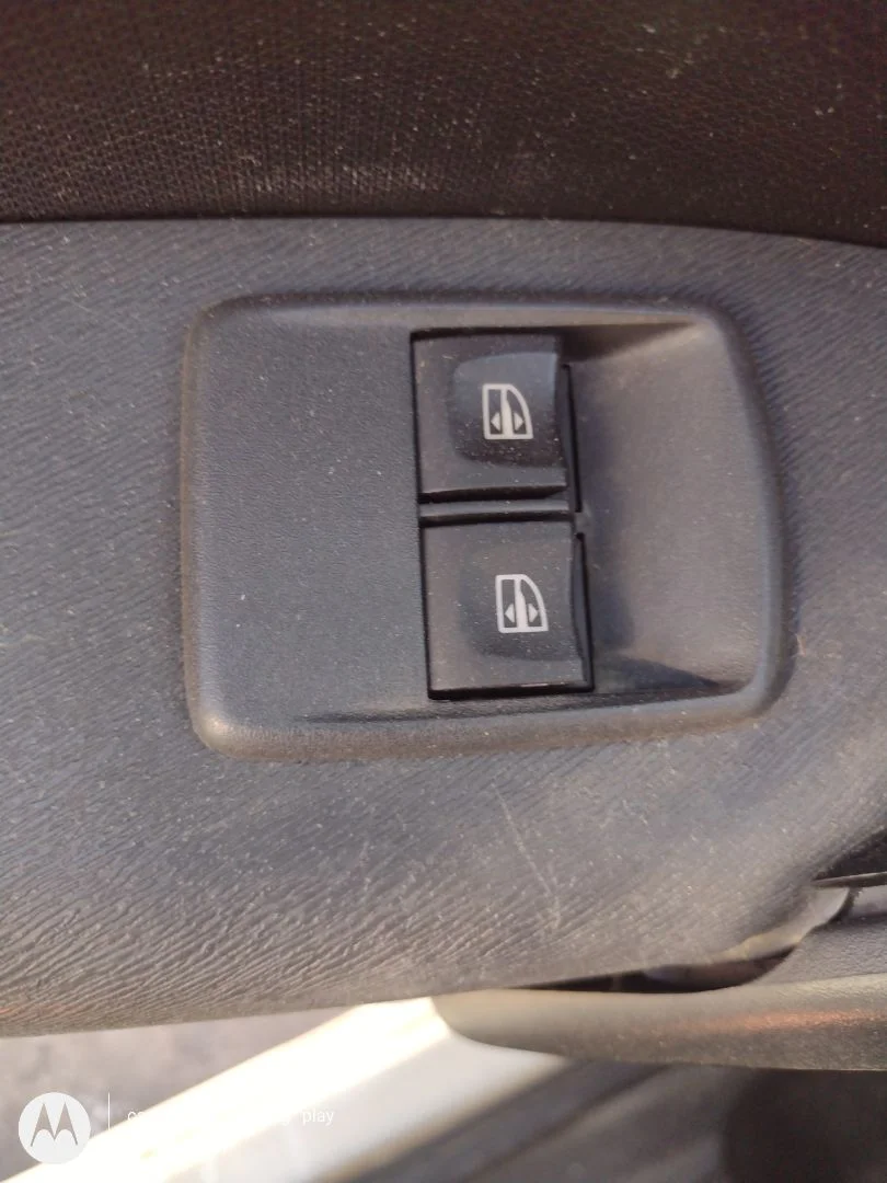Foto de MANDO ELEVALUNAS DELANTERO IZQUIERDO RENAULT KANGOO II (F/KW0) 1.5 dCi Diesel FAP (90 CV / 66 KW)