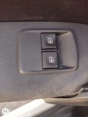 Foto de MANDO ELEVALUNAS DELANTERO IZQUIERDO RENAULT KANGOO II (F/KW0) 1.5 dCi Diesel FAP (90 CV / 66 KW)