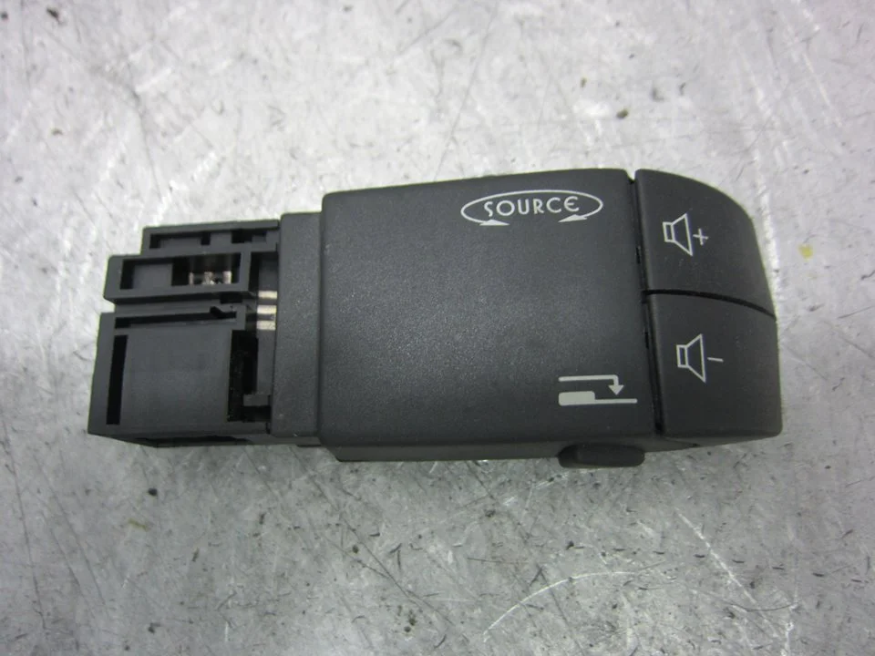 Foto de MANDO MULTIFUNCION RENAULT LAGUNA II (BG0) 1.9 dCi Diesel (120 CV / 88 KW) referencia 34442201