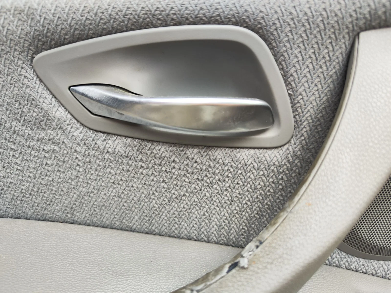 Foto de MANETA INTERIOR DELANTERA IZQUIERDA BMW SERIE 3 BERLINA (E90) 2.0 Turbodiesel CAT (143 CV / 105 KW)