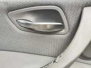 Foto de MANETA INTERIOR DELANTERA IZQUIERDA BMW SERIE 3 BERLINA (E90) 2.0 Turbodiesel CAT (143 CV / 105 KW)