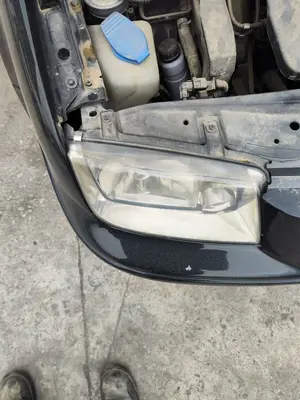 Foto de FARO DERECHO VOLKSWAGEN BORA BERLINA (1J2)(1998) 1.9 TDI (110 CV / 81 KW) foto 2