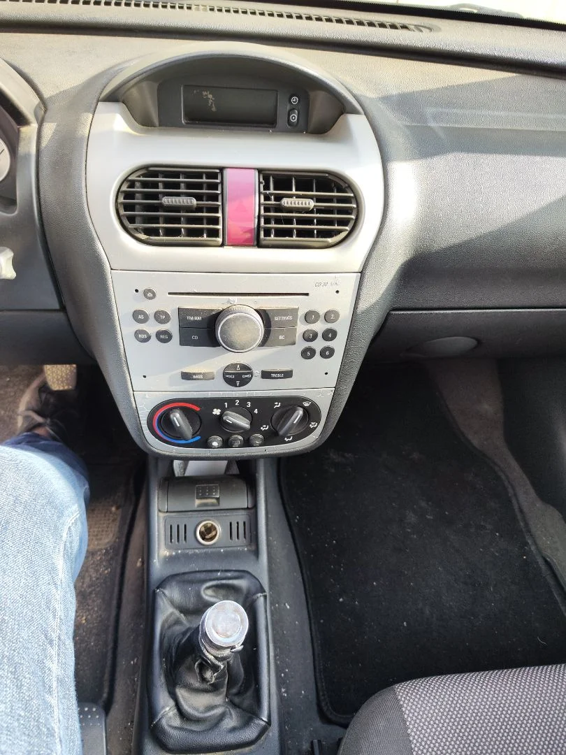 Foto de CONSOLA CENTRAL OPEL CORSA C 1.2 16V CAT (Z 12 XEP / LB4) (80 CV / 59 KW)