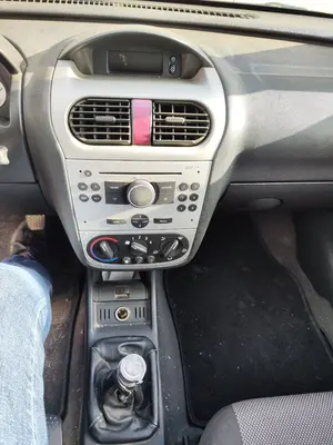 Foto de CONSOLA CENTRAL OPEL CORSA C 1.2 16V CAT (Z 12 XEP / LB4) (80 CV / 59 KW)