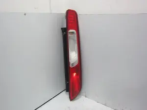 Foto de PILOTO TRASERO DERECHO FORD FOCUS BERLINA (CAP) 1.6 16V CAT (101 CV / 74 KW) referencia 4M5113404A foto 1
