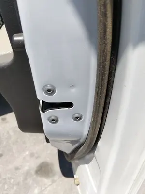 Foto de CERRADURA PUERTA DELANTERA DERECHA NISSAN MICRA (K14) 1.0 12V CAT (71 CV / 52 KW) referencia 805005FA0A
