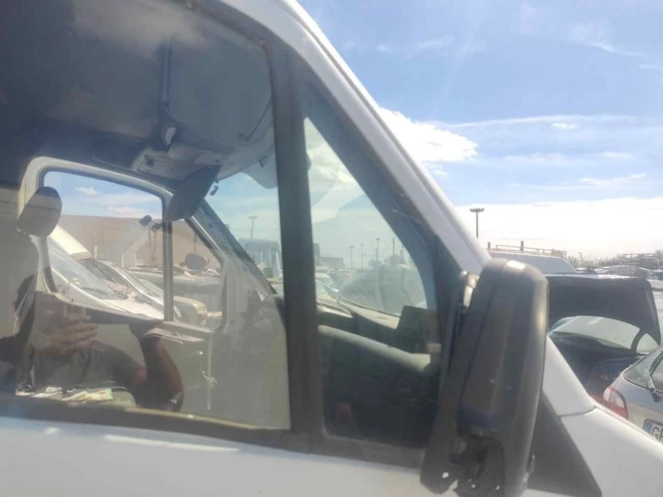 Foto de LUNA CUSTODIA DELANTERA DERECHA MERCEDES-BENZ SPRINTER II FURGÓN 2.1 CDI CAT (129 CV / 95 KW)