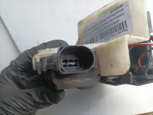 Foto de CERRADURA PUERTA TRASERA IZQUIERDA VOLKSWAGEN PASSAT BERLINA (3B2) 1.9 TDI (110 CV / 81 KW) referencia 3B4839349 foto 2