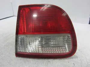 Foto de PILOTO TRASERO DERECHO INTERIOR SEAT LEON (1M1) 1.9 TDI (110 CV / 81 KW) referencia 1M6945092A