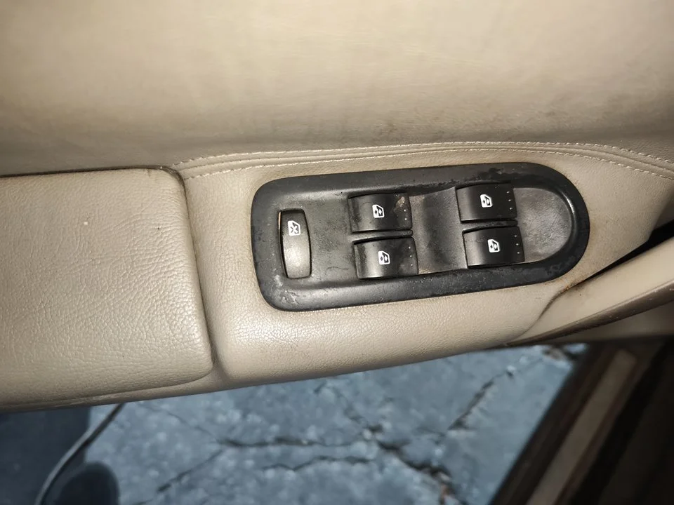 Foto de MANDO ELEVALUNAS DELANTERO IZQUIERDO RENAULT SCENIC II (JM) 1.9 dCi Diesel (120 CV / 88 KW) referencia 8200160603