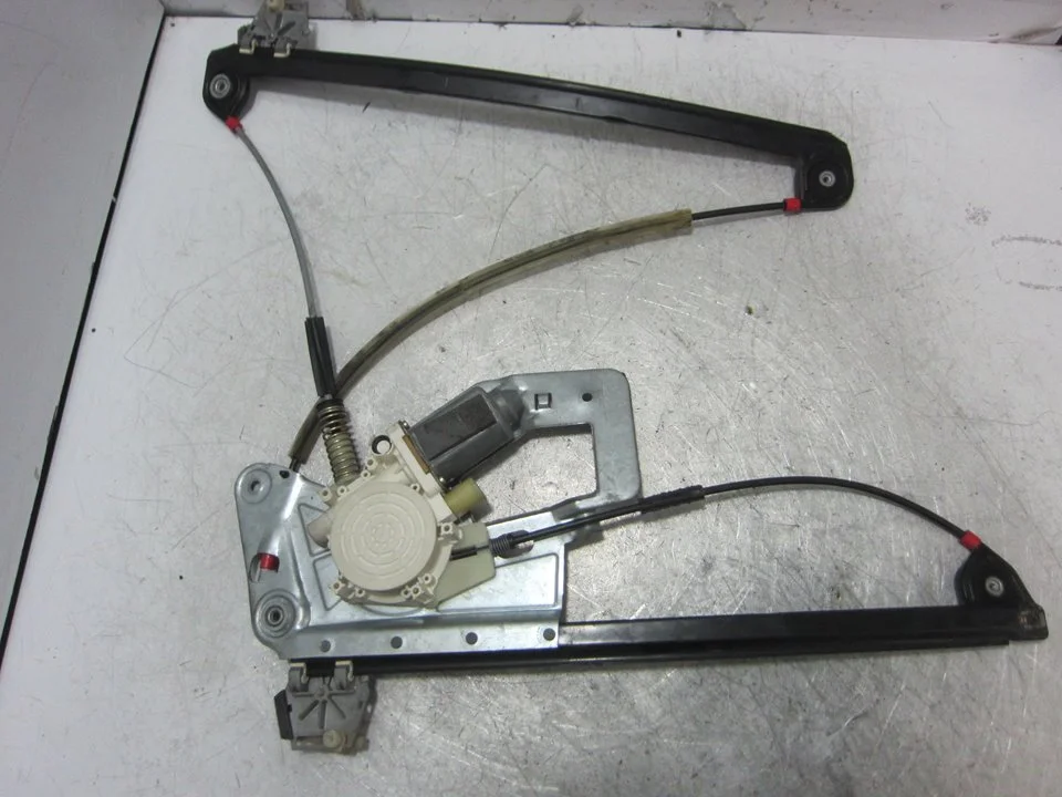 Foto de ELEVALUNAS DELANTERO IZQUIERDO BMW SERIE 5 BERLINA (E39) 2.5 24V Turbodiesel CAT (163 CV / 120 KW) referencia 8252391