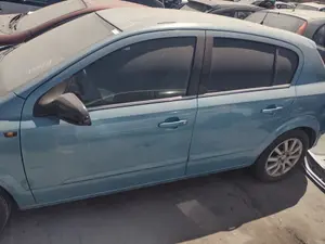 Foto de LUNA DELANTERA IZQUIERDA OPEL ASTRA H BERLINA 1.6 16V (105 CV / 77 KW) referencia 93183266