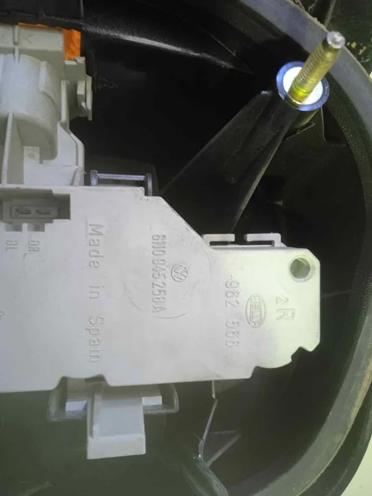 Foto de PILOTO TRASERO DERECHO VOLKSWAGEN POLO III (6N1) referencia 6N0945096