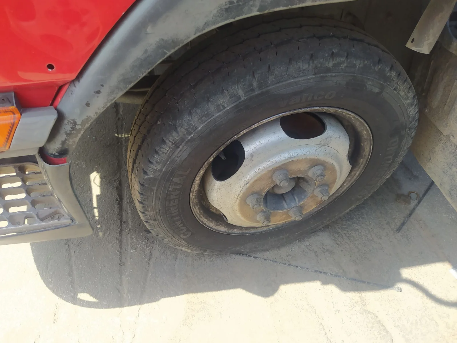 Foto de BRAZO SUSPENSION DELANTERO IZQUIERDO MITSUBISHI CANTER 3.0 Diesel (125 CV / 92 KW)