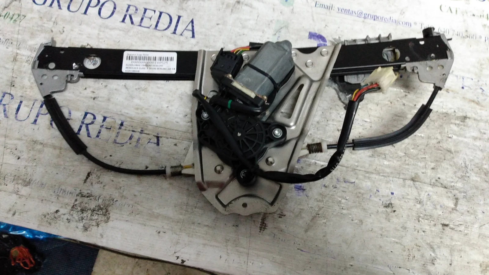 Foto de ELEVALUNAS TRASERO DERECHO MERCEDES-BENZ CLASE S (BM 220) BERLINA 5.0 V8 24V CAT (306 CV / 225 KW) referencia A2207300446