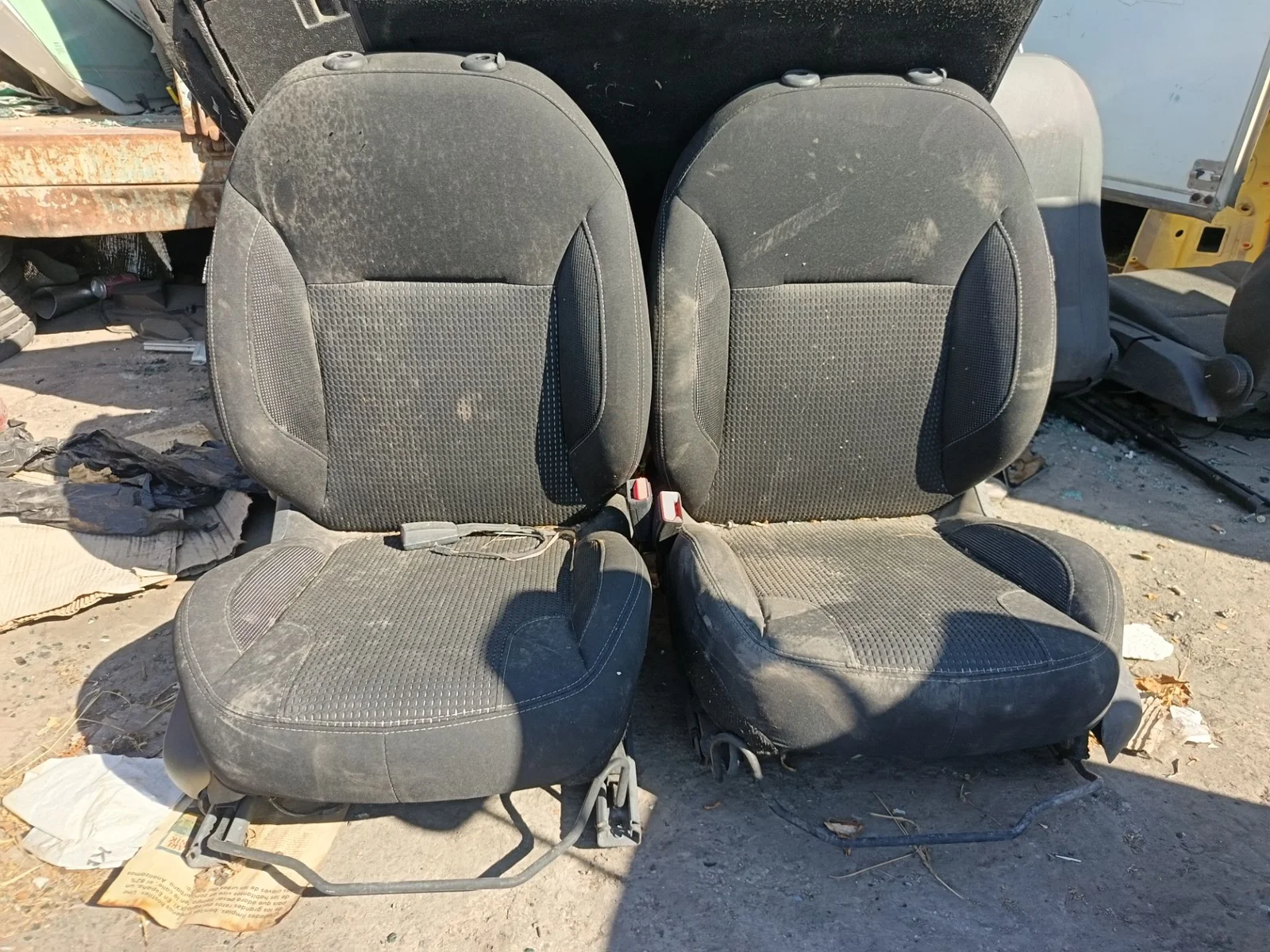 Foto de ASIENTO DELANTERO DERECHO PEUGEOT 208 1.2 12V e-VTi / PureTech (81 CV / 60 KW)