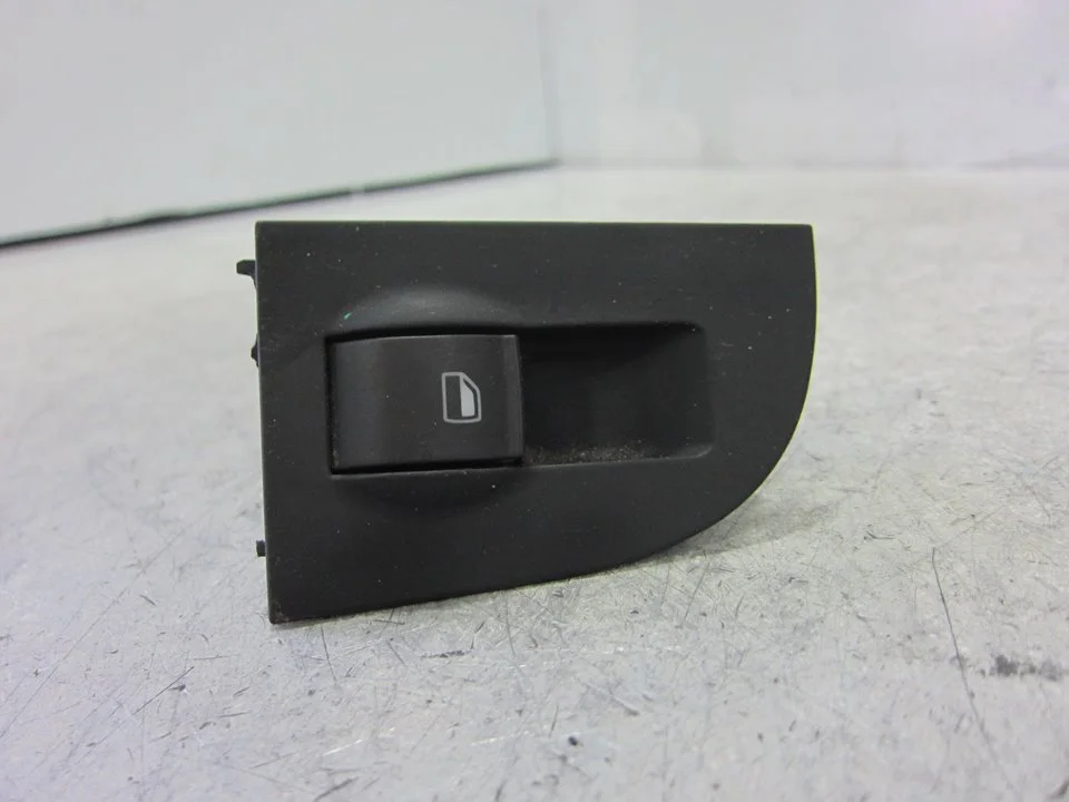 Foto de MANDO ELEVALUNAS TRASERO IZQUIERDO AUDI ALLROAD QUATTRO QUATTRO (4B5) 2.5 V6 24V TDI (180 CV / 132 KW) referencia 4B0959855A