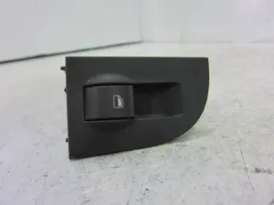 Foto de MANDO ELEVALUNAS TRASERO IZQUIERDO AUDI ALLROAD QUATTRO QUATTRO (4B5) 2.5 V6 24V TDI (180 CV / 132 KW) referencia 4B0959855A