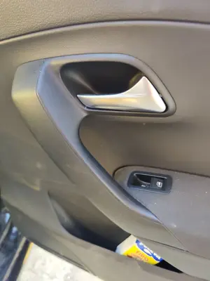 Foto de MANETA INTERIOR TRASERA DERECHA VOLKSWAGEN POLO V (6R1) 1.2  (60 CV / 44 KW)