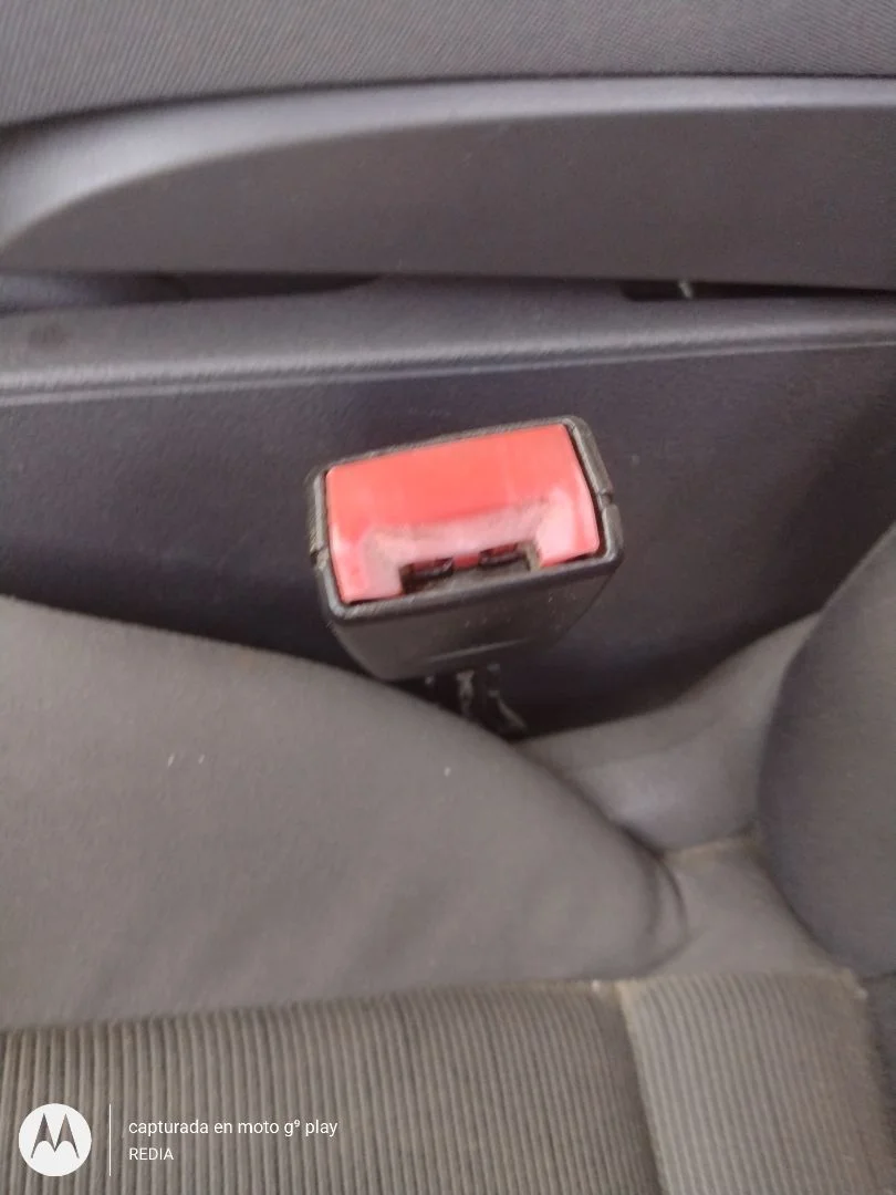 Foto de ENGANCHE CINTURON DELANTERO IZQUIERDO VOLKSWAGEN TOURAN (1T2) 1.9 TDI (105 CV / 77 KW)