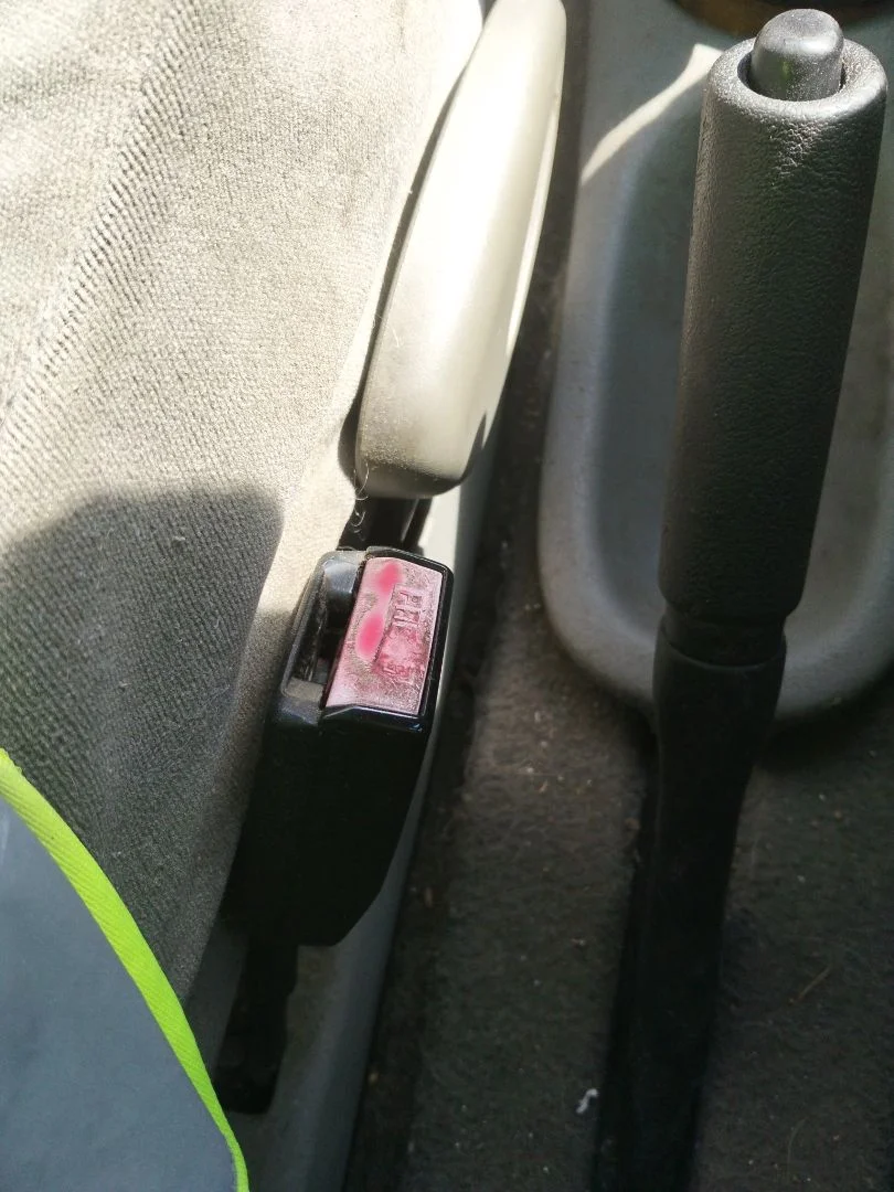 Foto de ENGANCHE CINTURON DELANTERO IZQUIERDO RENAULT SCENIC I (JA...) 1.9 dCi Diesel CAT (102 CV / 75 KW)