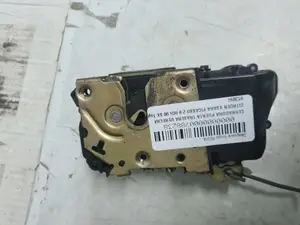 Foto de CERRADURA PUERTA DELANTERA DERECHA FORD FIESTA (CNN) 1.25 16V CAT (82 CV / 60 KW) referencia 8A6A foto 4