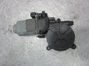 Foto de MOTOR ELEVALUNAS DELANTERO DERECHO SEAT IBIZA (6K1) 1.4 (60 CV / 44 KW) referencia 60270520 foto 3