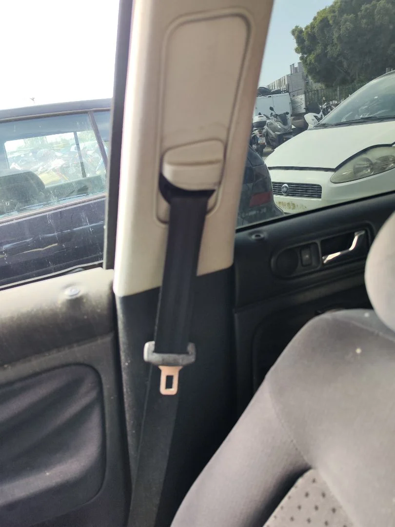 Foto de CINTURON SEGURIDAD DELANTERO DERECHO VOLKSWAGEN PASSAT BERLINA (3B2) 1.9 TDI (110 CV / 81 KW) referencia 3B1857706B FKZ