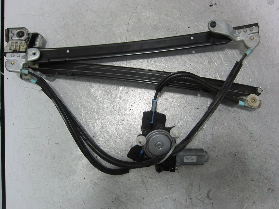 Foto de ELEVALUNAS DELANTERO DERECHO CHRYSLER VOYAGER (RG) 2.5 CRD CAT (141 CV / 104 KW) referencia AY2621002771