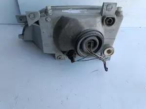 Foto de FARO DERECHO FORD ESCORT BERL./TURNIER 1.6 16V CAT (90 CV / 66 KW) referencia 205115B foto 2