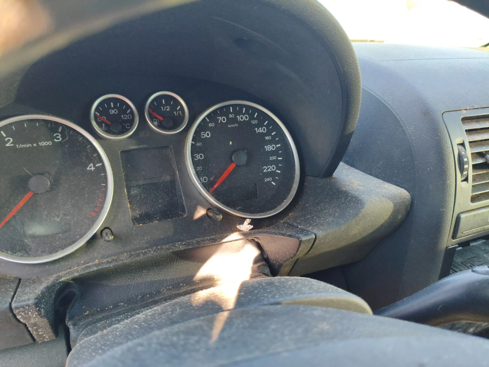 Foto de CUADRO INSTRUMENTOS AUDI A2 (8Z) 1.4 TDI (75 CV / 55 KW)