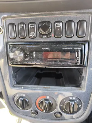 Foto de SISTEMA AUDIO / RADIO CD MERCEDES-BENZ VANEO (BM 414) COMPACT VAN 1.7 CDI Diesel CAT (75 CV / 55 KW)
