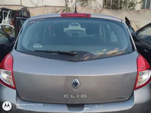 Foto de PORTON TRASERO RENAULT CLIO III 1.2 16V (75 CV / 55 KW)