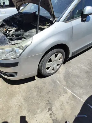 Foto de ALETA DELANTERA IZQUIERDA CITROEN C4 BERLINA 1.6 16V HDi (90 CV / 66 KW) referencia 7840V0 foto 1