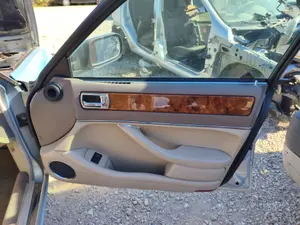 Foto de GUARNECIDO PUERTA DELANTERA DERECHA JAGUAR XJ 3.2 CAT (211 CV / 155 KW)