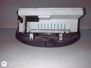 Foto de PANTALLA MULTIFUNCION RENAULT CLIO III referencia 8200307273 foto 2