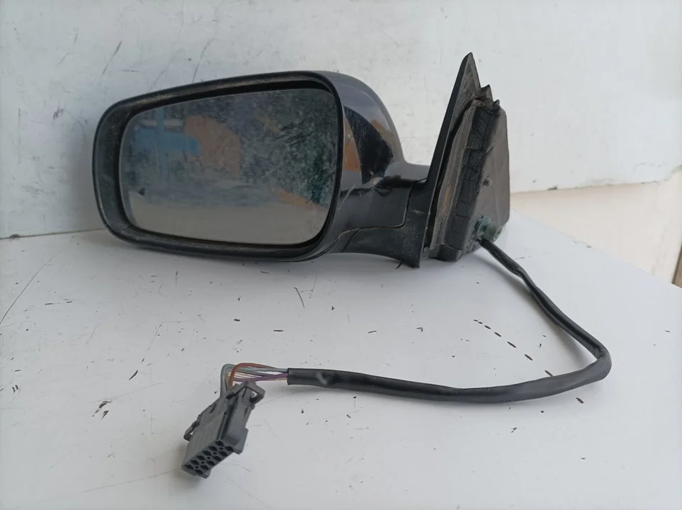 Foto de RETROVISOR IZQUIERDO VOLKSWAGEN PASSAT VARIANT (3B6) 1.9 TDI (131 CV / 96 KW) referencia 3B0857933