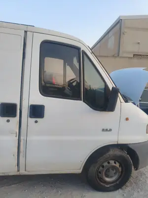 Foto de PUERTA DELANTERA DERECHA CITROEN JUMPER FURGÓN 2.5 Diesel (86 CV / 63 KW) referencia 9004Y5