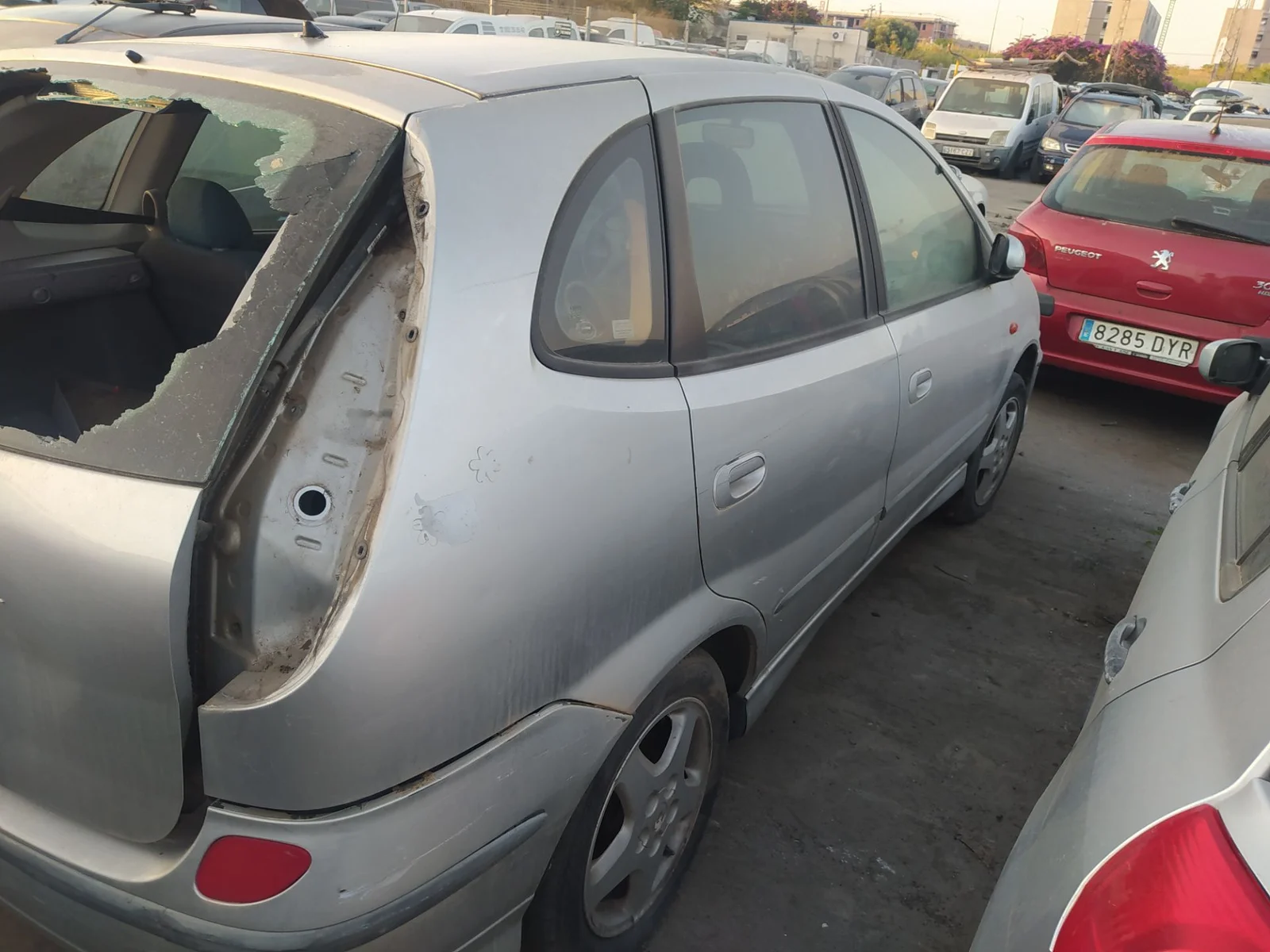 Foto de PARAGOLPES TRASERO NISSAN ALMERA TINO (V10M) 2.2 dCi Diesel CAT (112 CV / 82 KW) referencia H50224U345