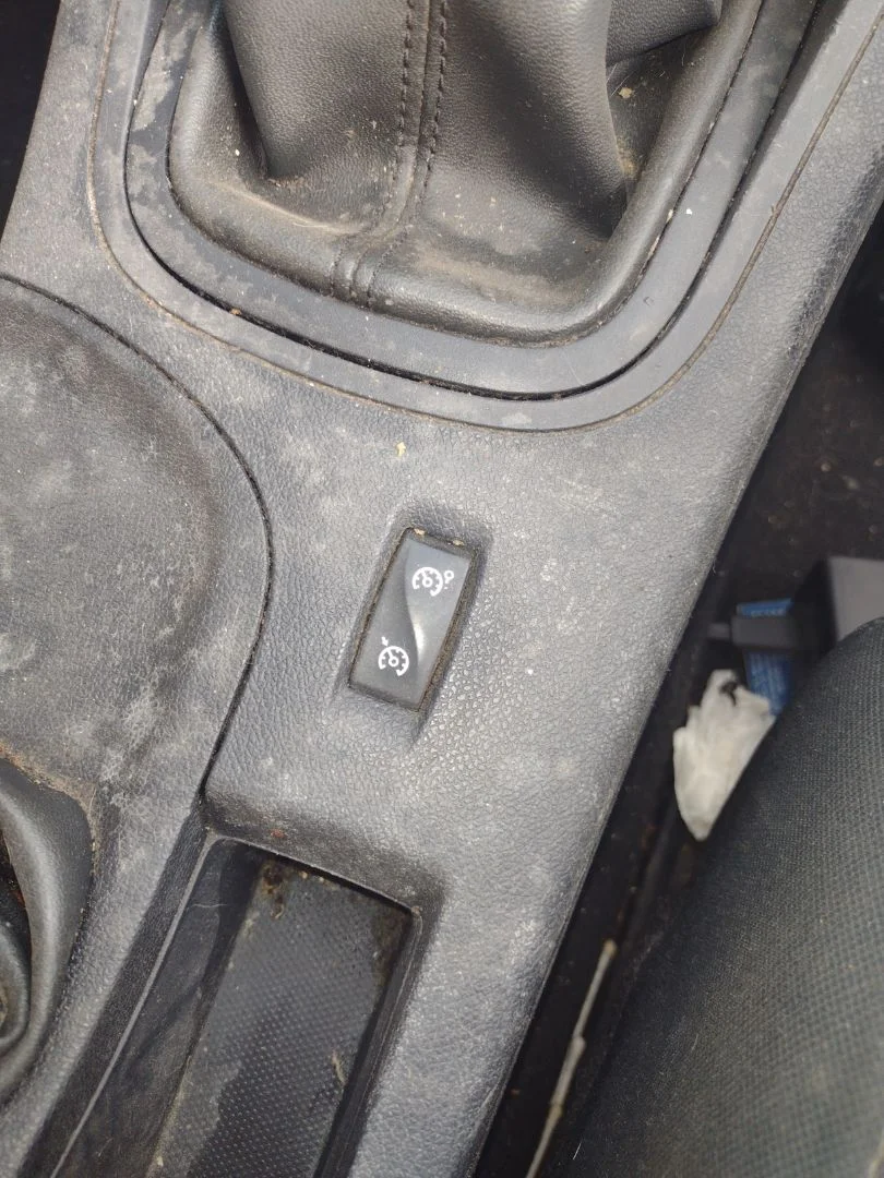 Foto de INTERRUPTOR RENAULT MEGANE III BERLINA 5P 1.5 dCi Diesel CAT (86 CV / 63 KW)